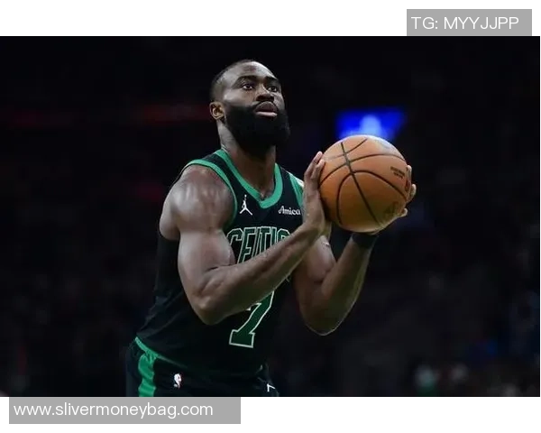 杰伦布朗左腿筋紧张退赛马祖拉称尚无详细报告本人表示无大碍