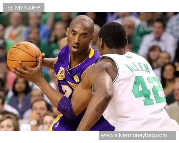 克罗宁盛赞卡马拉诠释撕裂之城精神堪称联盟最出色防守者之一 克罗宁盛赞卡马拉诠释撕裂之城精神堪称联盟最出色防守者之一